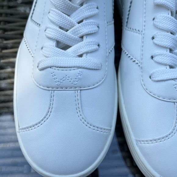 Stuart Weitzman Daryl Pro Low-Top Sneakers - Picture 9 of 17